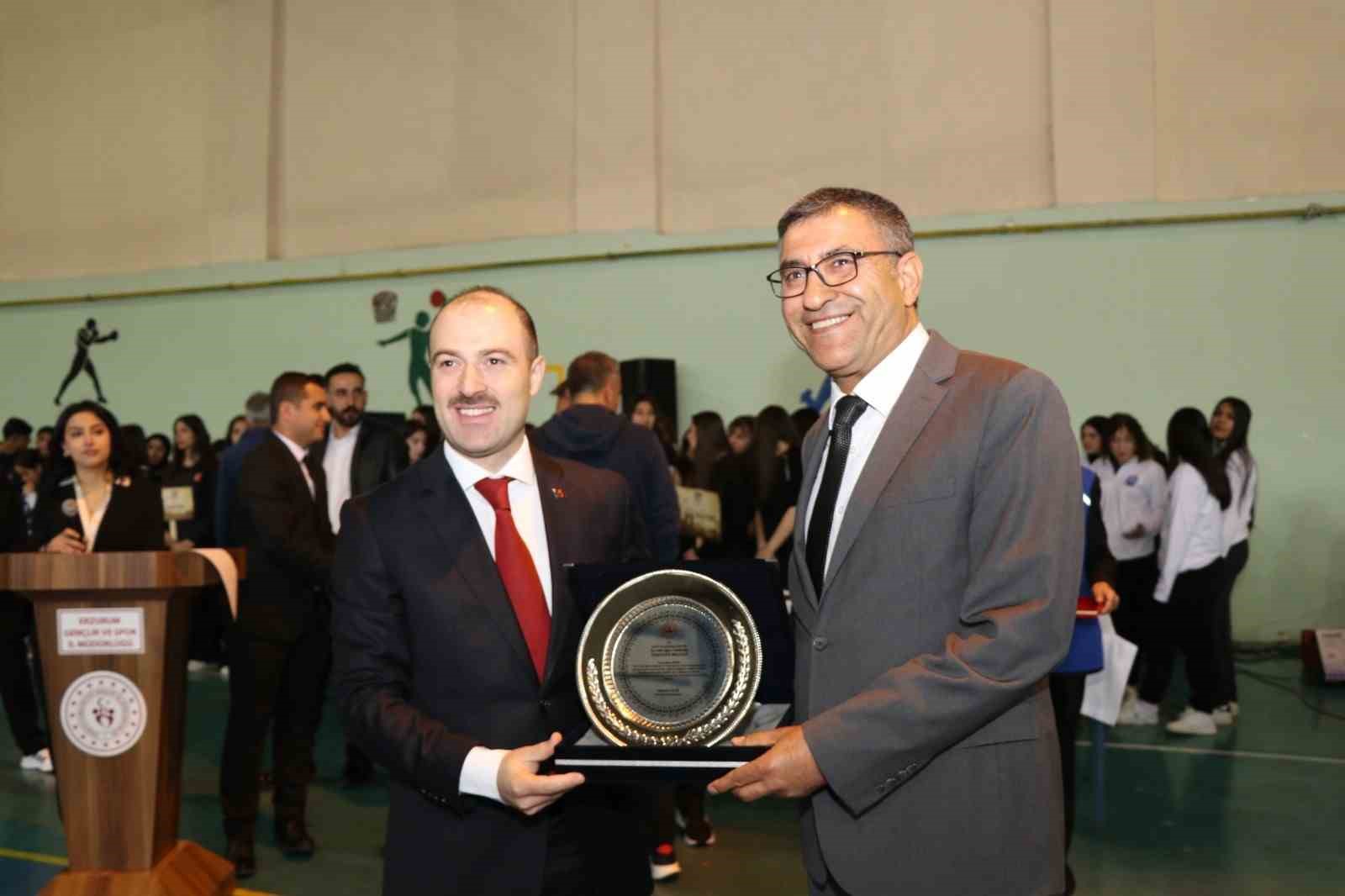 hasan-oguz-a-anlamli-plaket