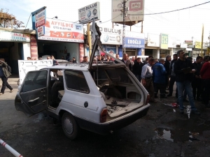 Otomobildeki Lpg Tankı Patladı: 3 Yaralı