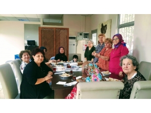 İzmitli Emeklilerin Bu Etkinliklerle Yüzleri Gülüyor