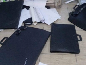 Öğrencilerin Eşyaları Merdiven Boşluğuna Atıldı, Soruşturma Başlatıldı