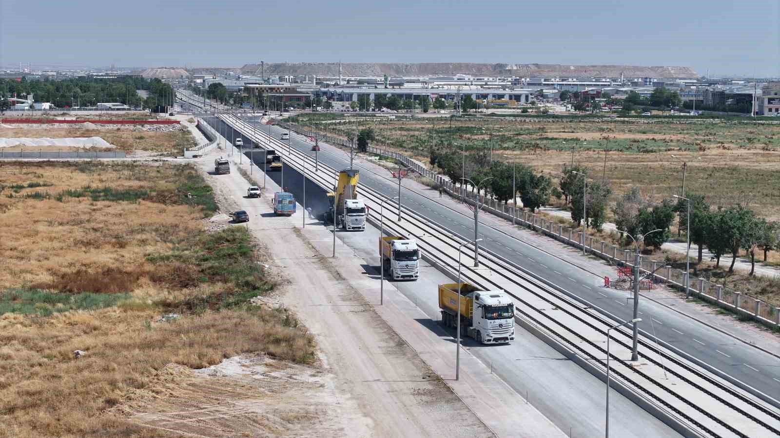 konya-buyuksehir-sehir-hastanesi-yeni-sanayi-sitesi-tramvay-hatti-guzergahindaki-bolgelerin-yol-altyapisini-guclendiriyor