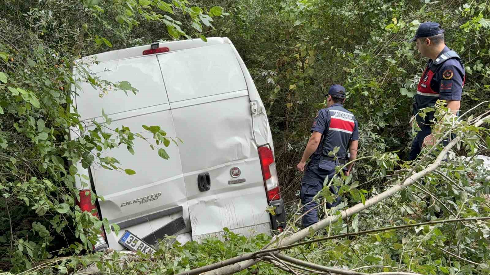 samsun-da-minibus-sarampole-yuvarlandi-2-yarali