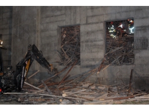 Göçük Altında Kalan Mühendisi Arama Çalışmaları Sürüyor