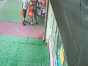 Esenyurt’ta Paten Çalan 2 Çocuk Güvenlik Kameralarına Yakalandı