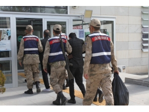 Elazığ’da 5 Kilo Esrarla Yakalanan 2 Şüpheli Tutuklandı