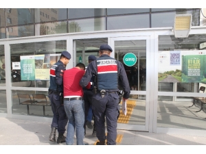 Suç Üstü Yakalanan 2 Hırsızlık Şüphelisi Tutuklandı