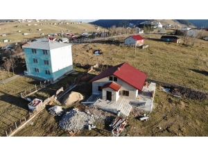 Devlet Yıktı, O Kaçak Yayla Evini Yeniden Yaptı