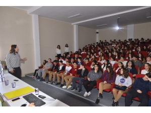 “Şiddet Ortamında Büyüyen Çocuklar, Duygusal Bağlanmada Sorun Yaşar”