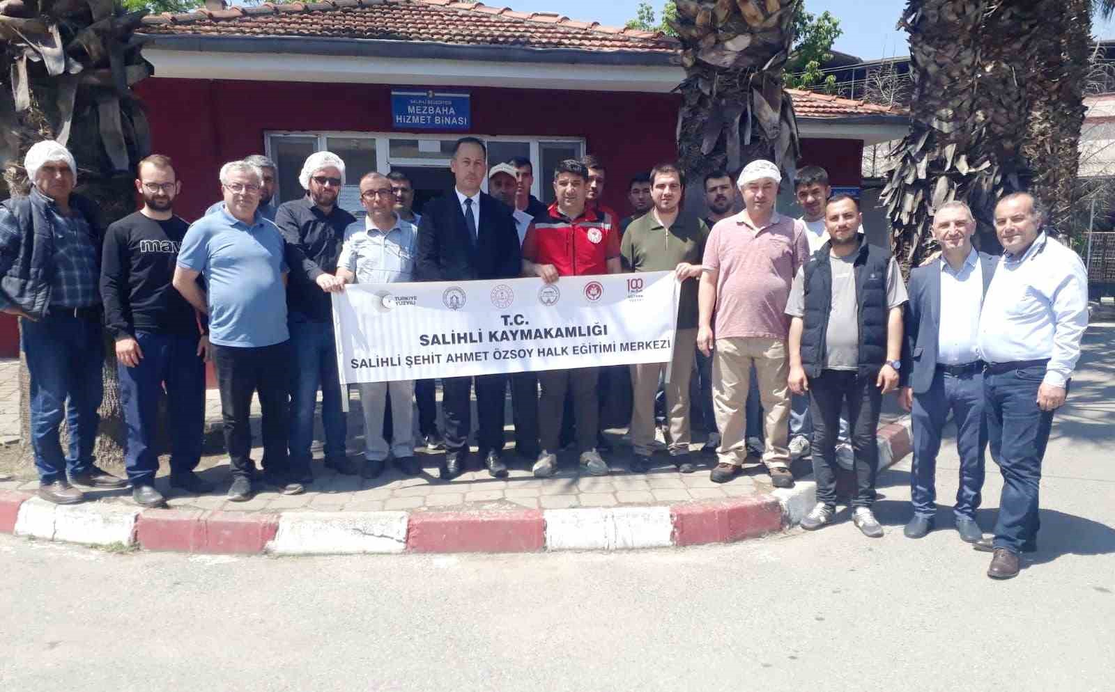 salihli-de-kurban-kesimini-uygulamali-ogrendiler