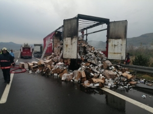 Tıbbi İlaç Yüklü Tır Yandı