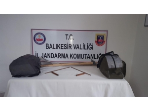 Bigadiç’te Jandarmadan Definecilere Suç Üstü