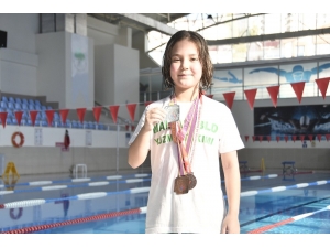 Yağmur Çoban Madalyaya Kulaç Attı