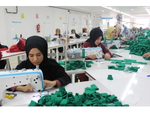İlçede Kurulan Tekstil Atölyesi Kadınlara İş Kapısı Oldu