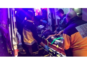 Otomobil Tır’ın Altına Girdi