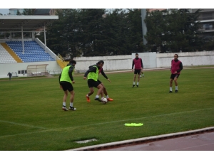 Isparta 32 Spor’da Sağanak Yağış Altında Kepez Maçı Provası