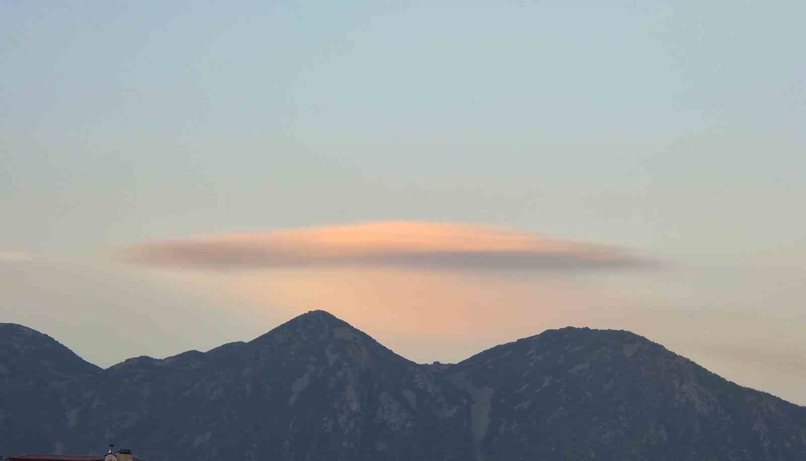 bitlis-te-ufo-ya-benzeyen-mercek-bulutu-dikkat-cekti
