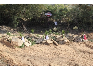 Öldürülen 4 Aile Üyesi Yan Yana Gömüldü