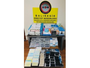 Kaçak Tütün Ve Cep Telefonu Parçalarına Operasyon