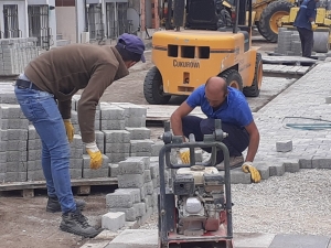 Şuhut Belediyesi’nin Parke Taşı Yenileme Çalışmaları Sürüyor