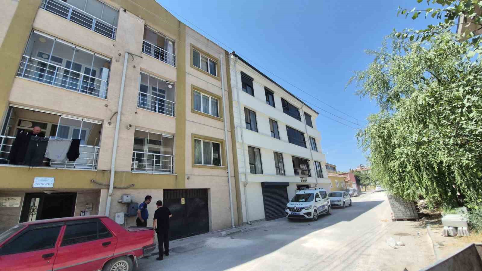 9-metre-yukseklikten-dusen-3-yasindaki-cocuk-agir-yaralandi