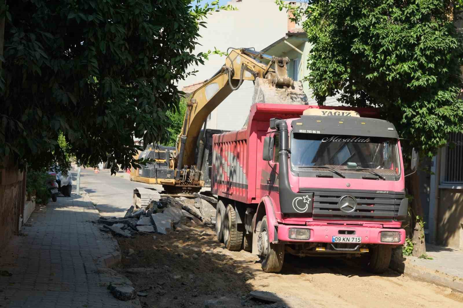nazilli-de-6-sokakta-es-zamanli-asfalt-mesaisi