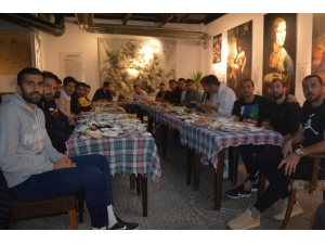 Isparta 32 Sporlu Futbolculara Moral Kahvaltısı