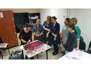 Omek’te Ebru Sanatının İncelikleri Anlatılıyor