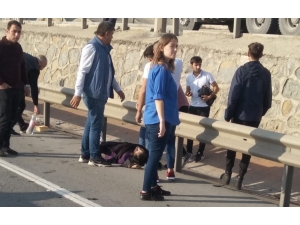 Gebze’de Bariyerlere Çarpan Otomobil Hurdaya Döndü: 2 Yaralı