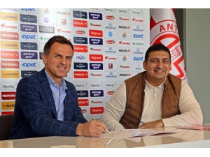 Antalyaspor’da Stjepan Tomas İmzayı Attı