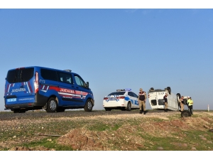 Kontrolden Çıkan Minibüs Takla Attı, 2 Yaralı