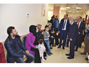 Rektör Çelik Üniversite Hastanesinde İncelemelerde Bulundu