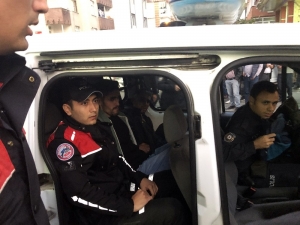 Esenyurt’ta Yol Ortasında Silahlı Saldırı: 2 Yaralı