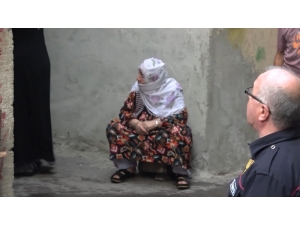 Yaşlı Kadın Küle Dönen Evini Böyle İzledi