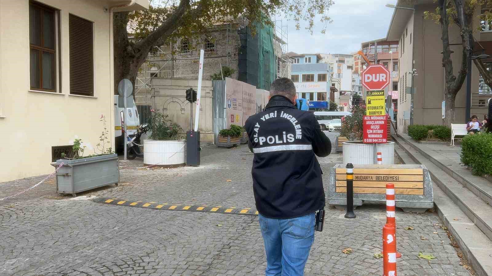 bursa-da-restorasyon-alaninda-korkutan-is-kazasi-isci-kolunu-is-makinesine-kaptirdi