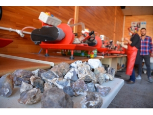 Yurt Dışına Kaçırıldığını Öğrendikleri Taşları Kendileri İşlemeye Başladı