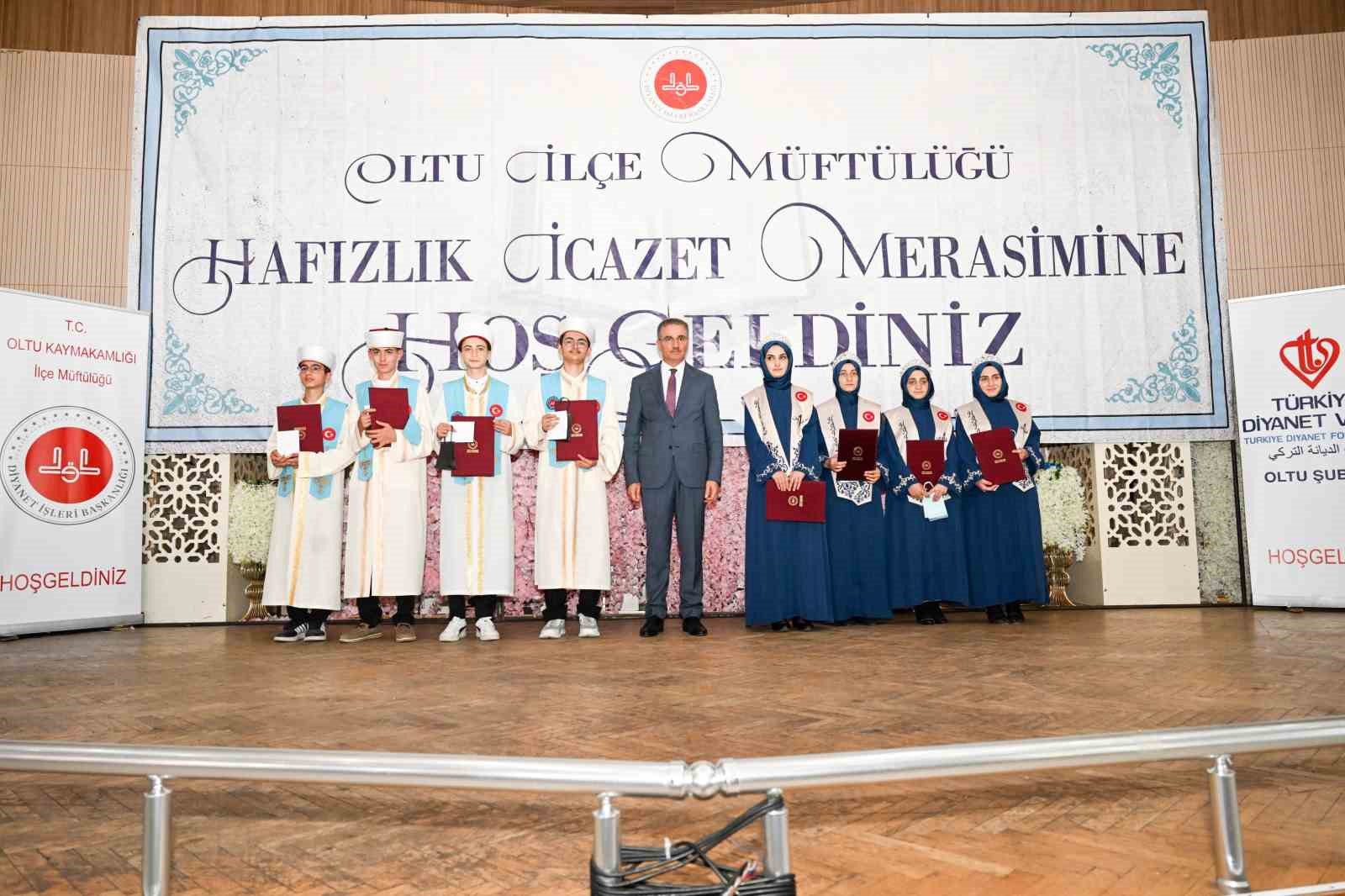 oltu-da-54-hafiz-icin-icazet-merasimi-duzenlendi