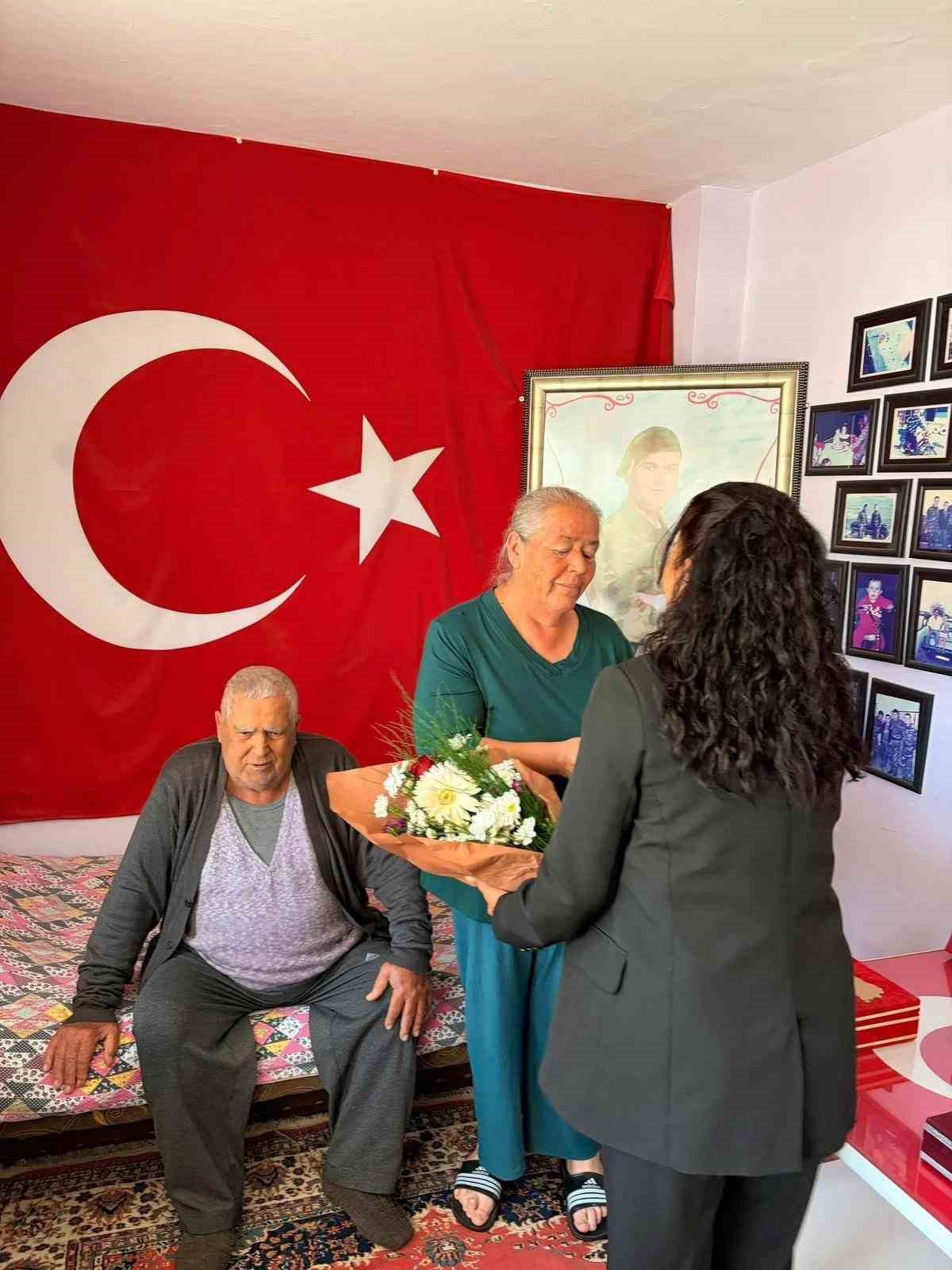 mhp-kusadasi-teskilati-anneler-gunu-nde-sehit-aileleriyle-bulustu