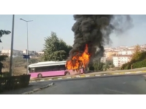 Belediye Otobüsü Alev Alev Yandı