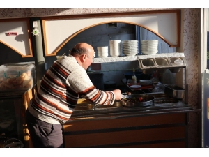 Belediye Hoparlöründen Öldüğü İlanını Duyan Esnaf Hayatının Şokunu Yaşadı