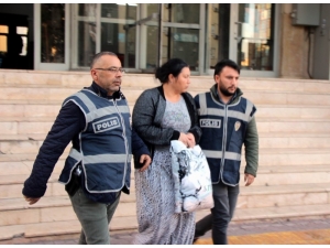 1 Yıldır Firar Olan Ve Hakkında 25 Yıl Hapis Cezası Bulunan Kadın Yakalandı