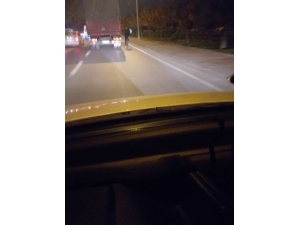 Kamyon Arkasında Tehlikeli Bisiklet Yolculuğu Kamerada