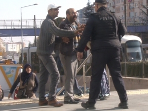 Adliye Önünde Gerginlik