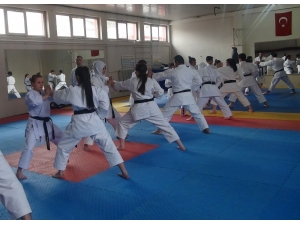 Antrenörlere Seminer Verilecek