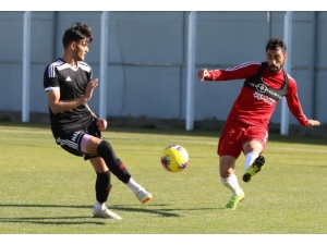 Sivasspor Antrenman Maçı Yaptı