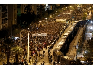 Atina’da Olaylı Gece