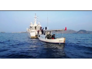 Balıkçı Tentesi İle Kaçmaya Çalıştılar