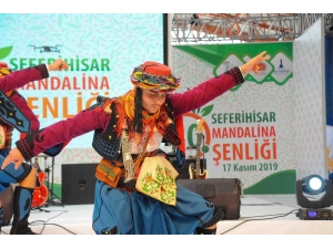 Seferihisar’daki Turuncu Festivale Binlerce Kişi Katıldı