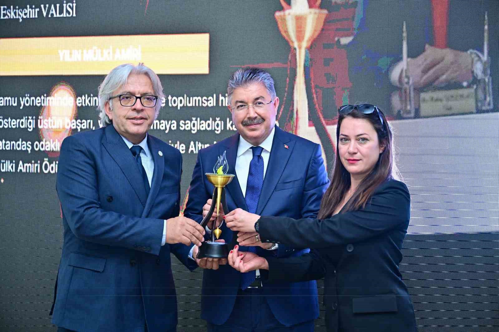 eskisehir-valisi-yilmaz-yilin-mulki-idare-amiri-secildi