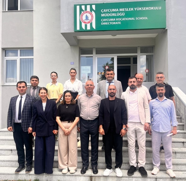beun-un-gunes-enerjisi-santrali-projesinde-yer-teslimi-gerceklestirildi