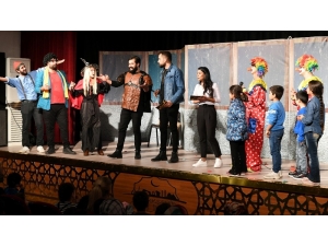 Şehir Tiyatrosu Yeni Sezonun İlk Çocuk Oyununu Sergiledi